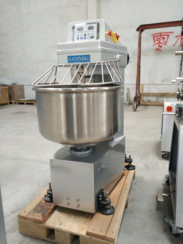 廣州新麥供應(yīng) 雙動(dòng)雙速電腦控制面板和面機(jī)3包粉打粉機(jī)商用攪拌機(jī)