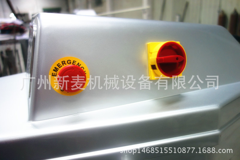 廣州新麥供應(yīng) 雙動(dòng)雙速電腦控制面板和面機(jī)3包粉打粉機(jī)商用攪拌機(jī)